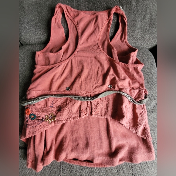 Angels Never Die layered tank in size medium. - Picture 2 of 5